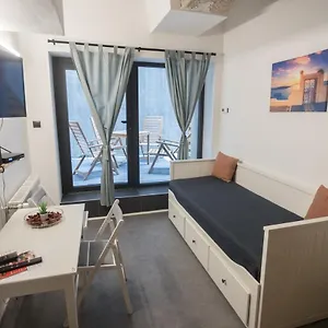  Apartament Peaceful Basement With Terrace & Free Gym